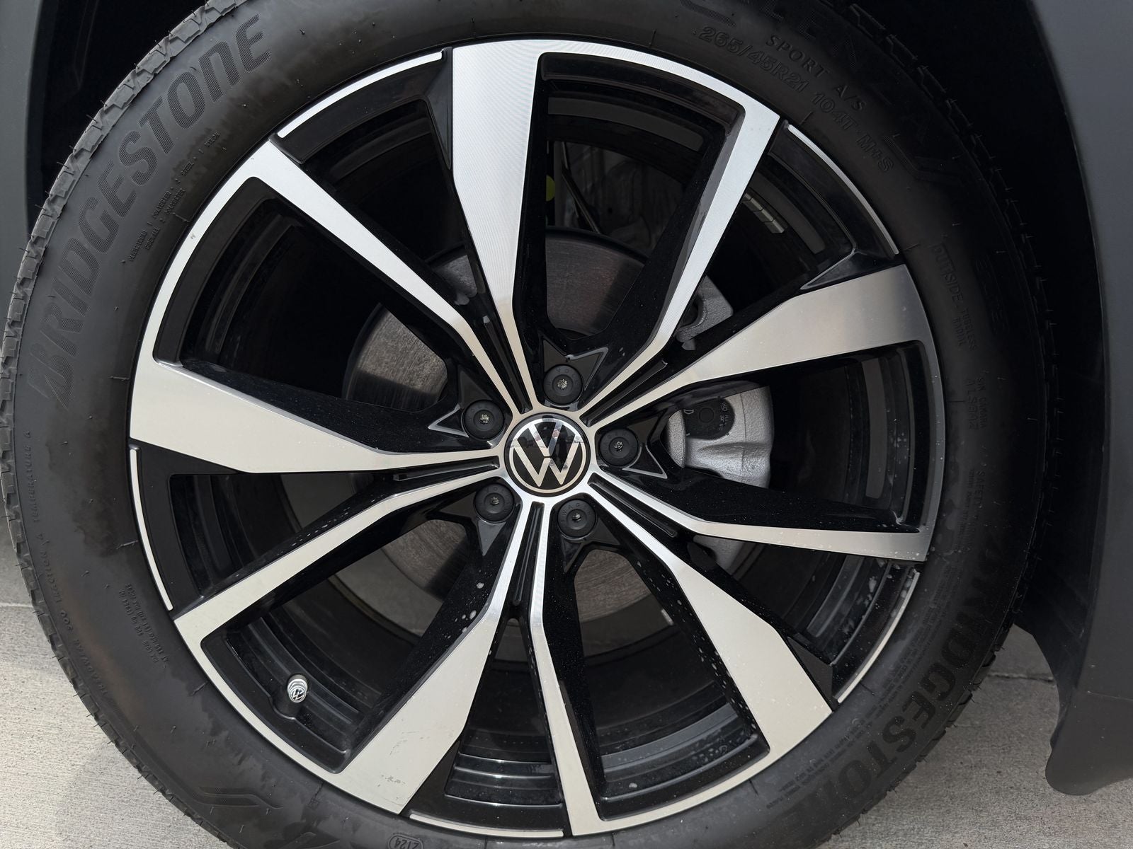 2024 Volkswagen Atlas Cross Sport 2.0T SEL Premium R-Line
