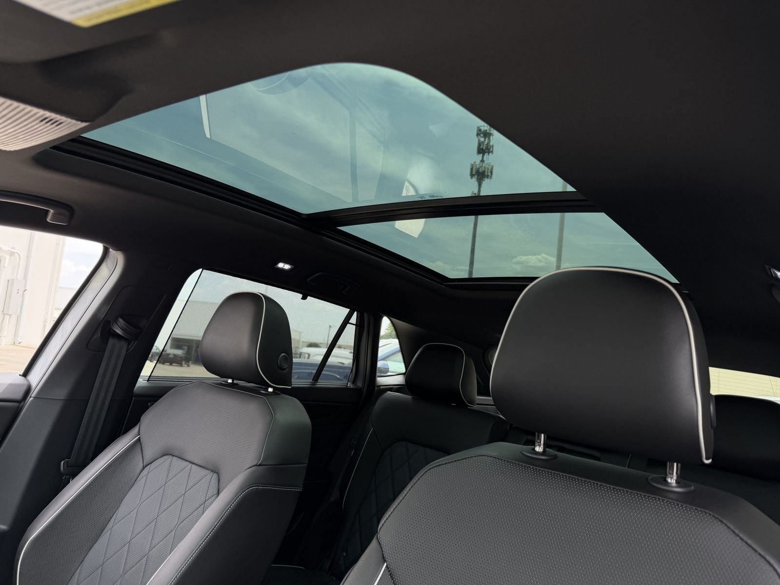 2024 Volkswagen Atlas Cross Sport 2.0T SEL Premium R-Line