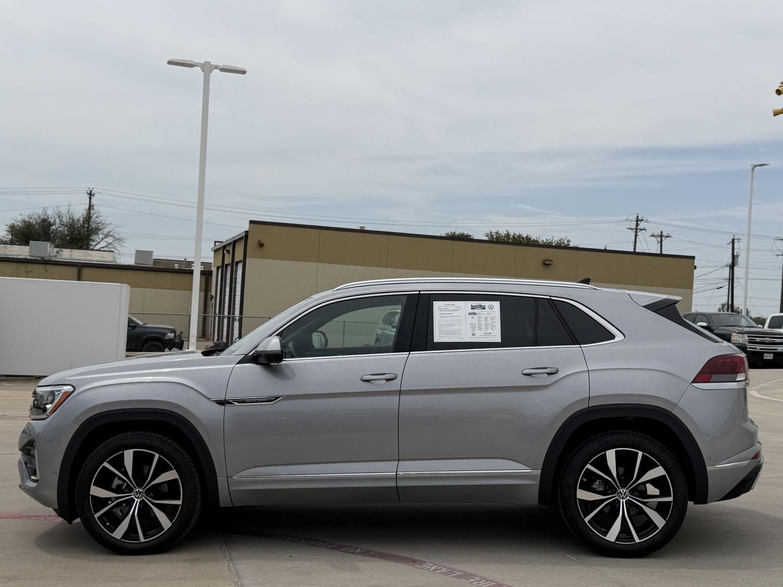 2024 Volkswagen Atlas Cross Sport 2.0T SEL Premium R-Line
