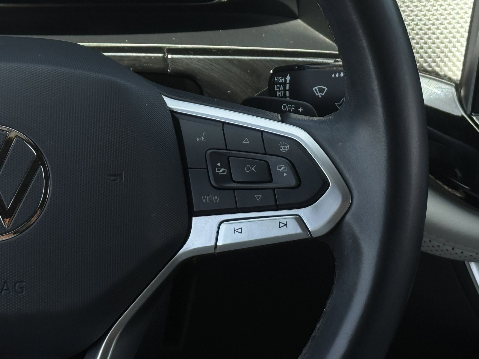 2024 Volkswagen Atlas Cross Sport 2.0T SEL Premium R-Line