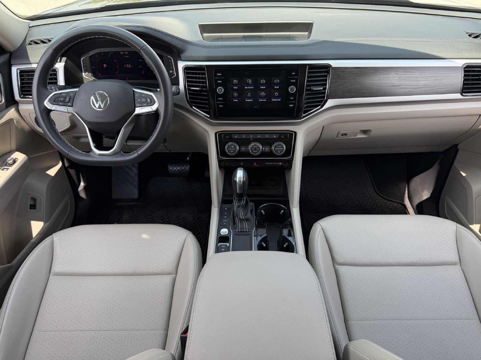 2023 Volkswagen Atlas 3.6L V6 SE w/Technology
