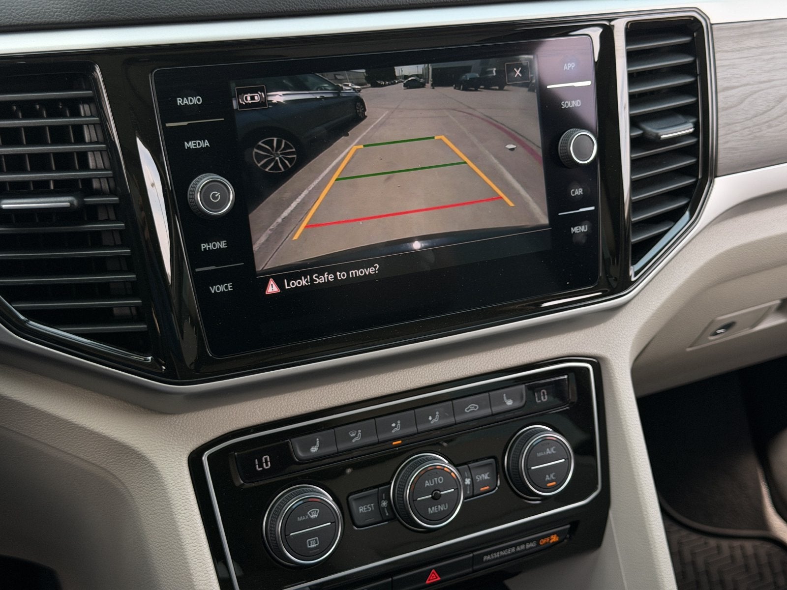 2023 Volkswagen Atlas 3.6L V6 SE w/Technology