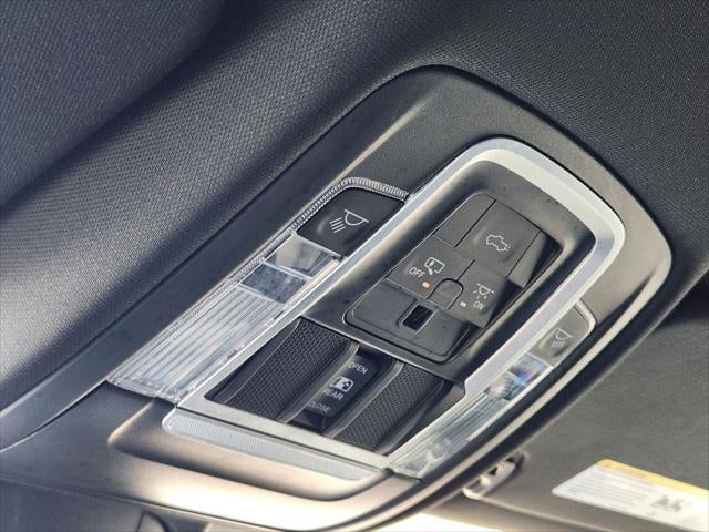 2022 RAM Ram 1500 Laramie Crew Cab 4x2 5'7' Box