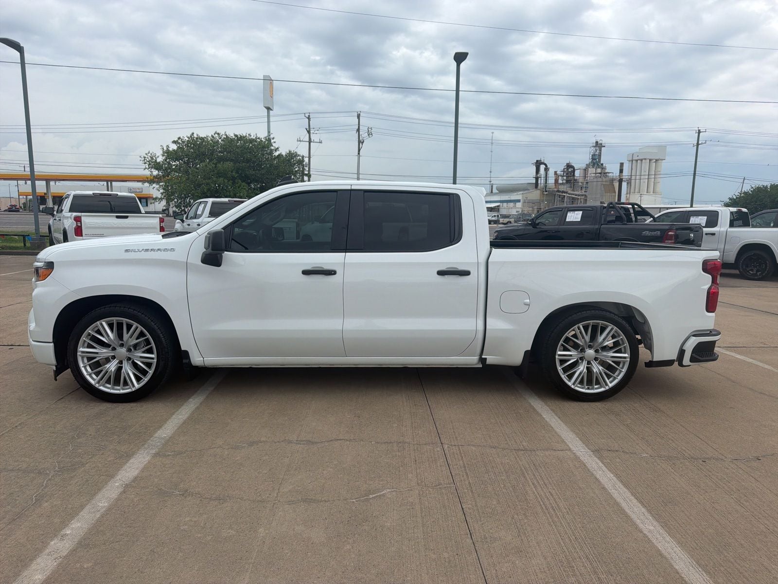 2023 Chevrolet Silverado 1500 2WD Crew Cab Short Bed Custom