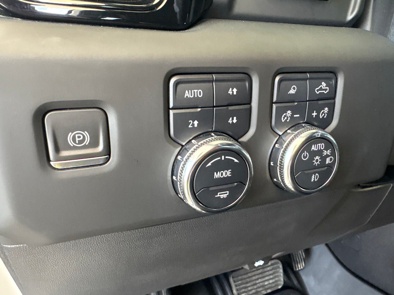 2024 GMC Sierra 1500 4WD Crew Cab Short Box AT4