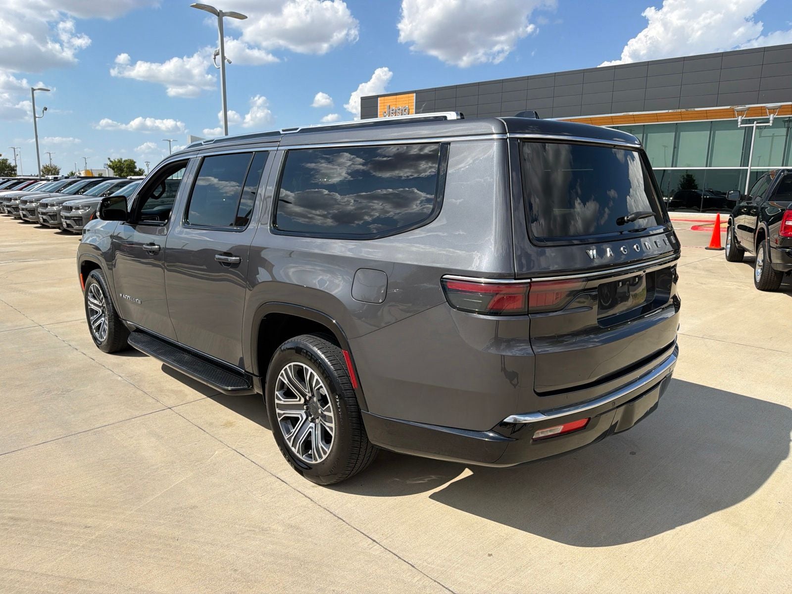 2024 Jeep Wagoneer L Series II 4x2