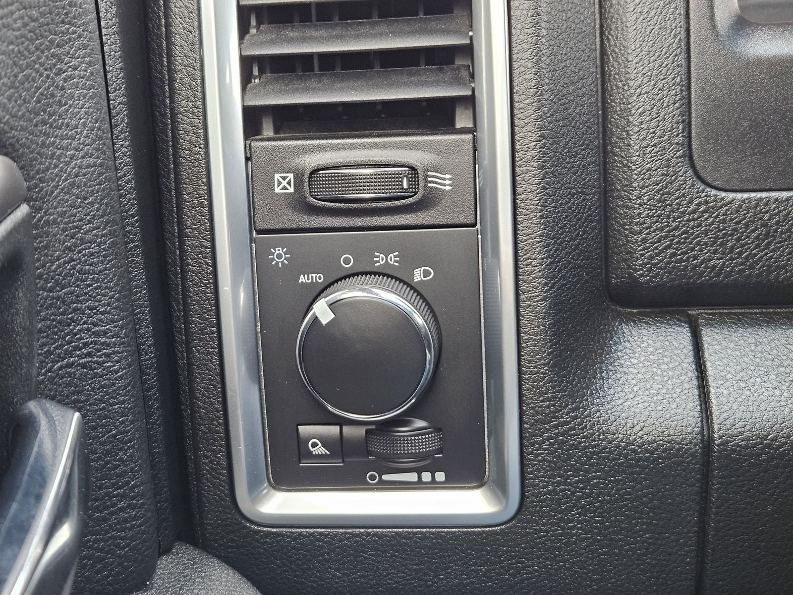 2024 RAM 1500 Classic Warlock Crew Cab 4x4 5'7' Box