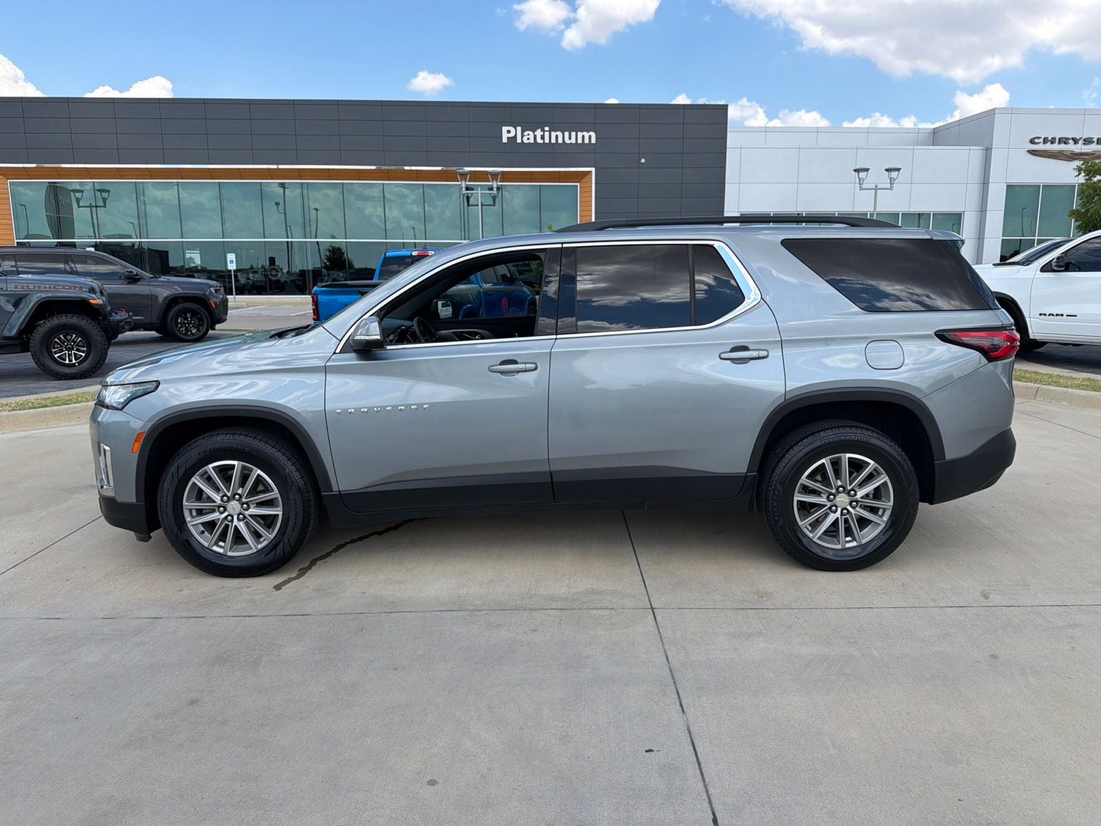 2023 Chevrolet Traverse FWD LT Cloth
