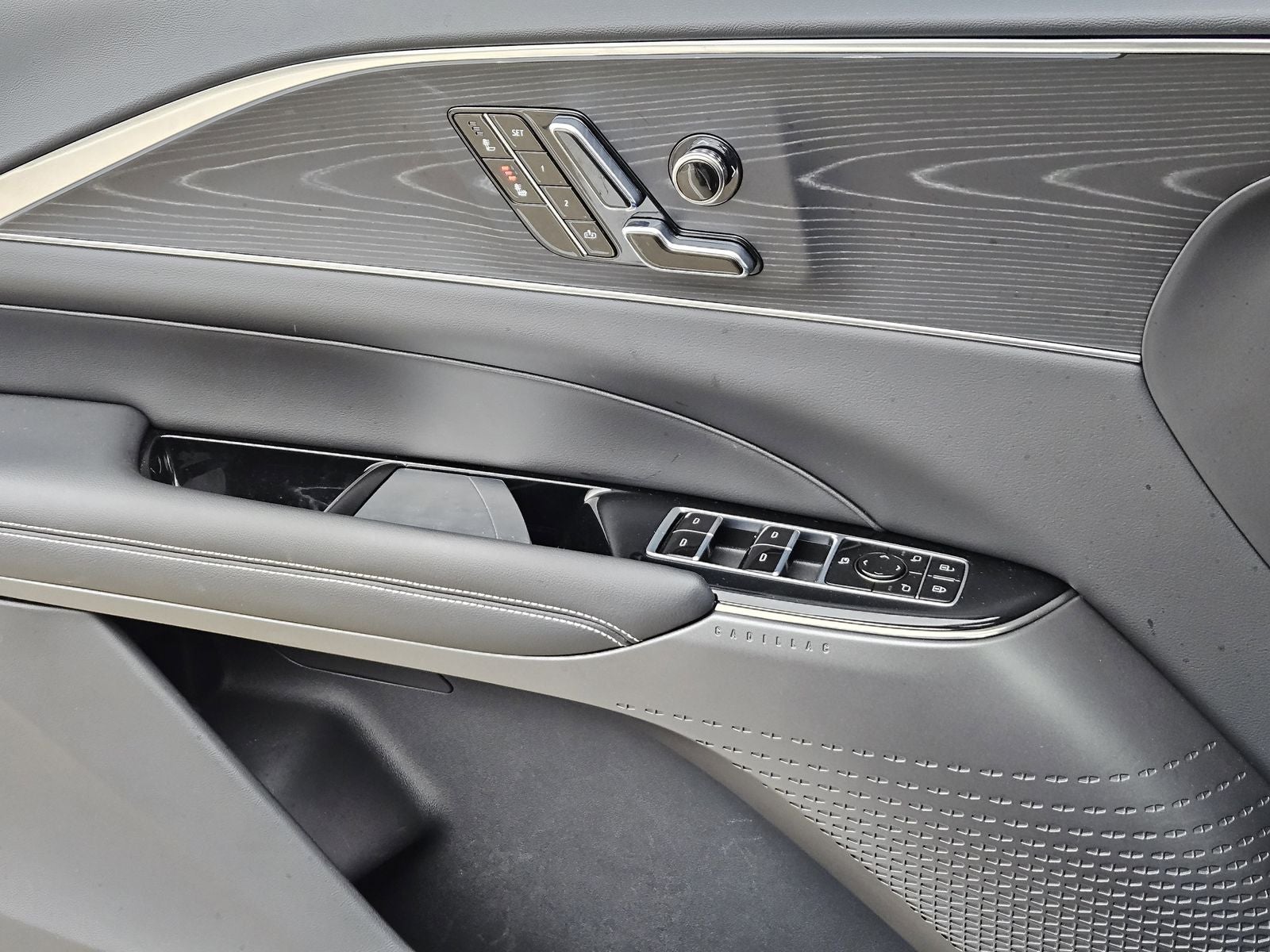 2024 Cadillac LYRIQ Luxury w/1SC