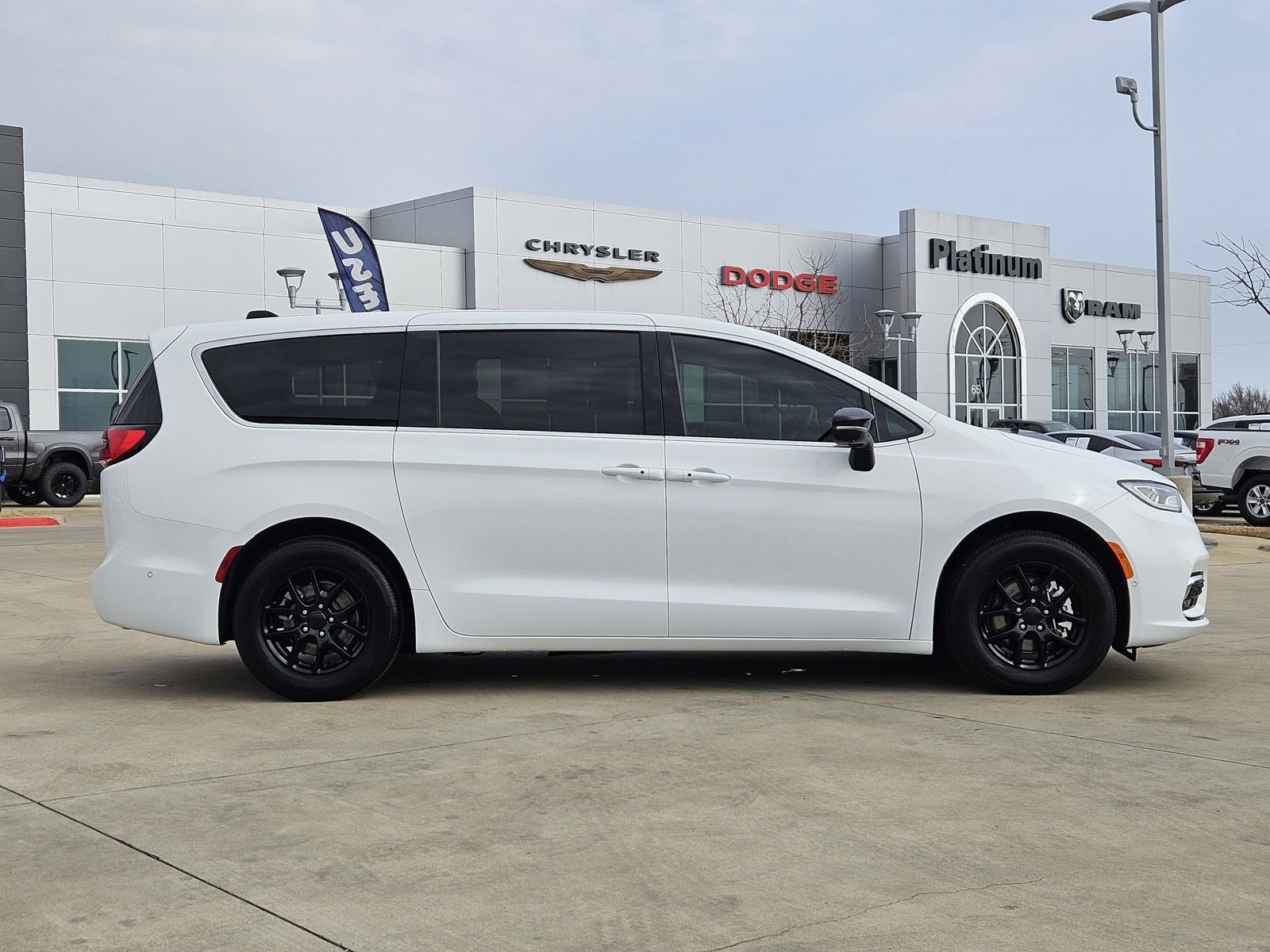 2025 Chrysler Pacifica Select