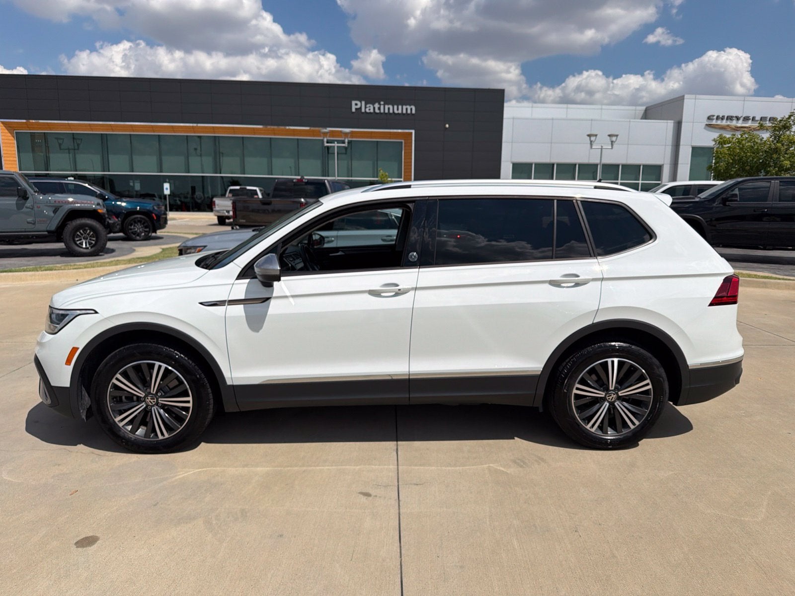 2024 Volkswagen Tiguan 2.0T SE