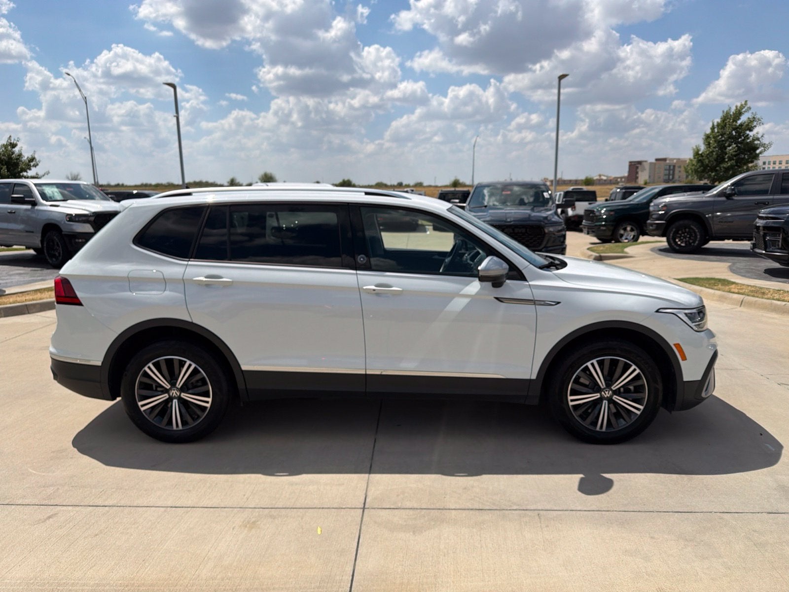 2024 Volkswagen Tiguan 2.0T SE