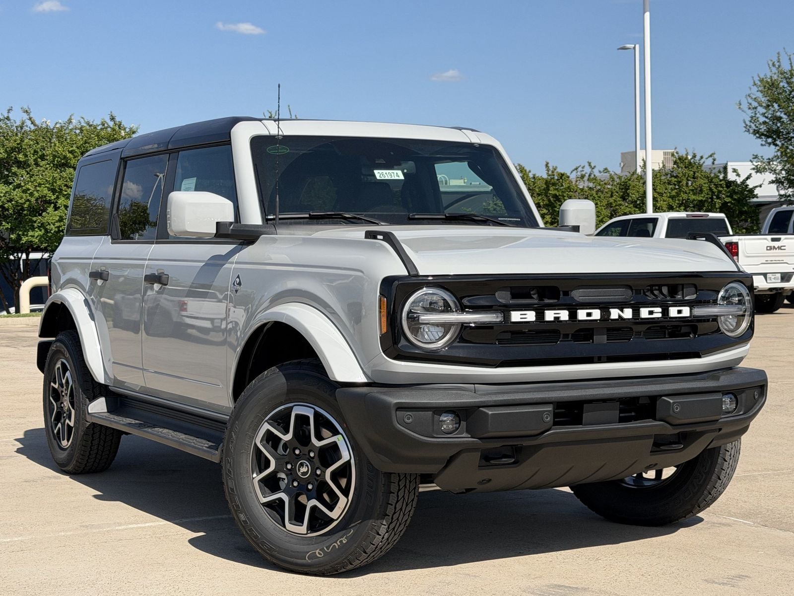 2026 Ford Bronco Outer Banks