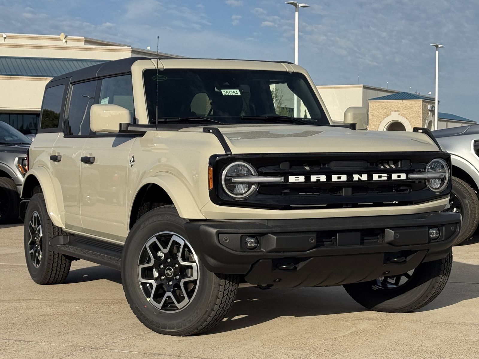 2026 Ford Bronco Outer Banks