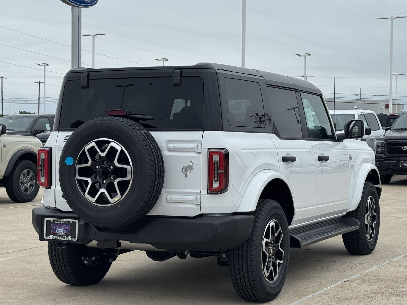 2026 Ford Bronco Outer Banks