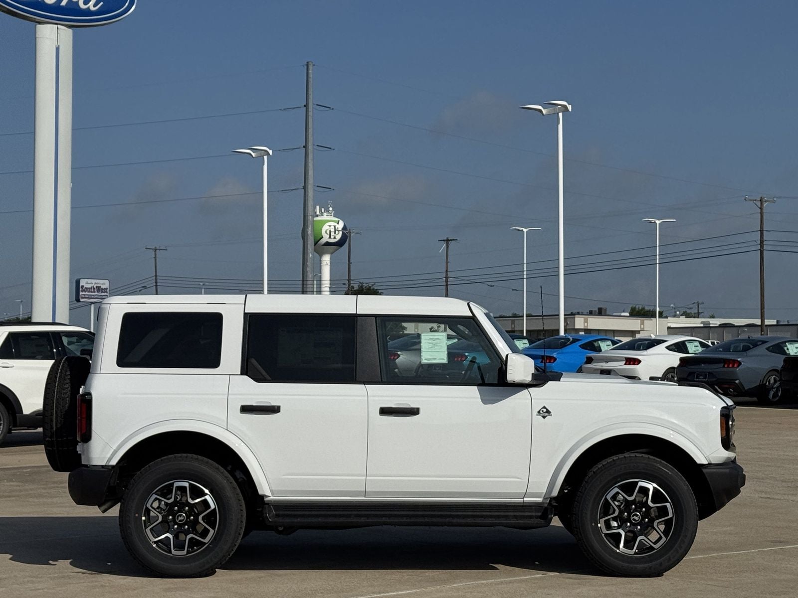 2026 Ford Bronco Outer Banks