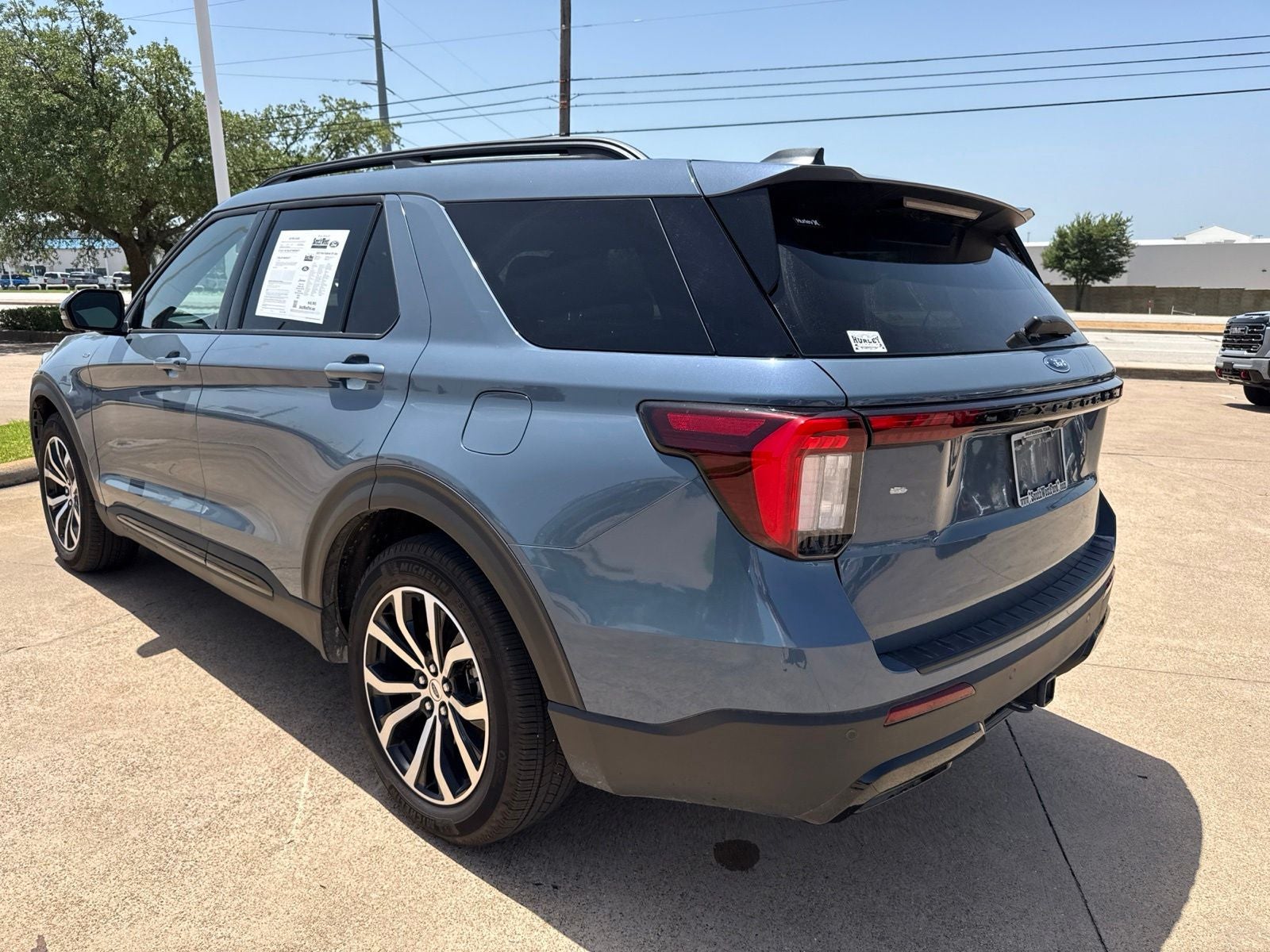 2025 Ford Explorer ST-Line
