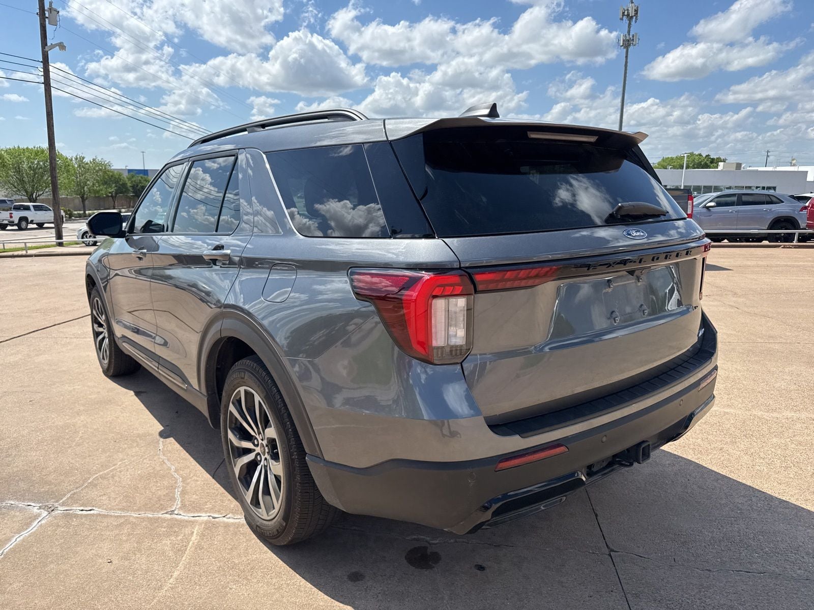 2025 Ford Explorer ST-Line