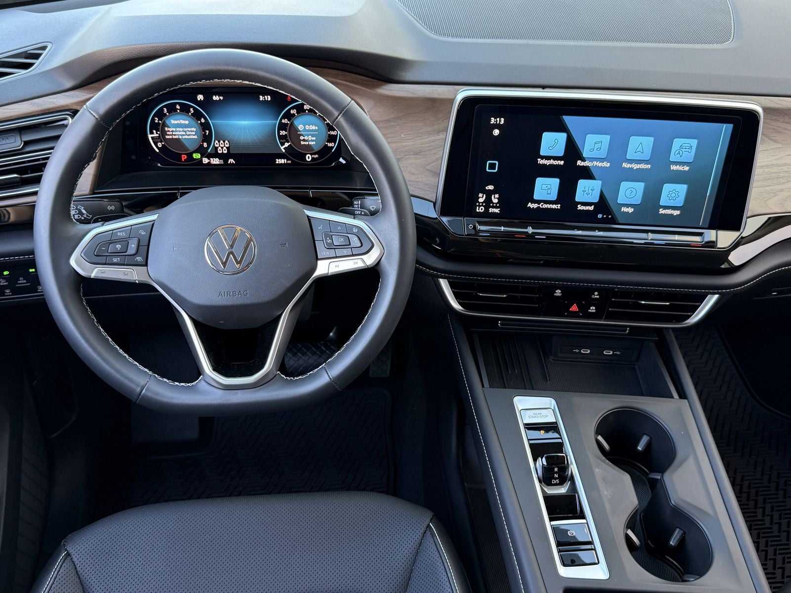 2025 Volkswagen Atlas 2.0T SE