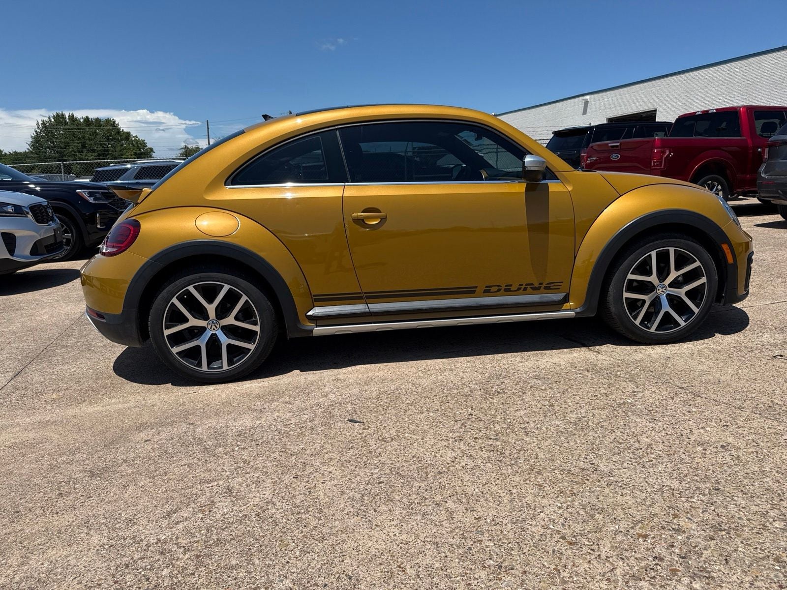2018 Volkswagen Beetle 2.0T Dune