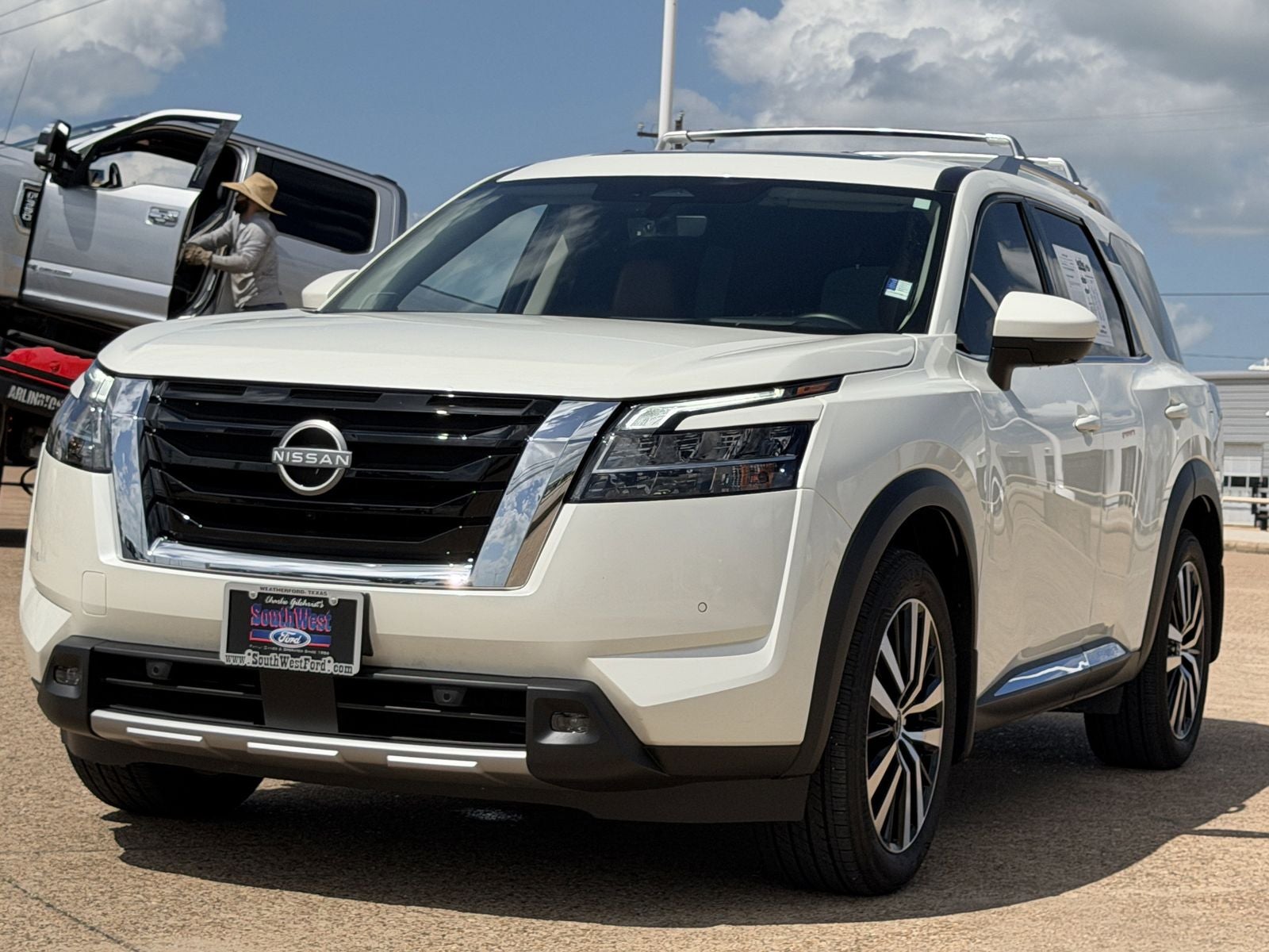 2024 Nissan Pathfinder Platinum