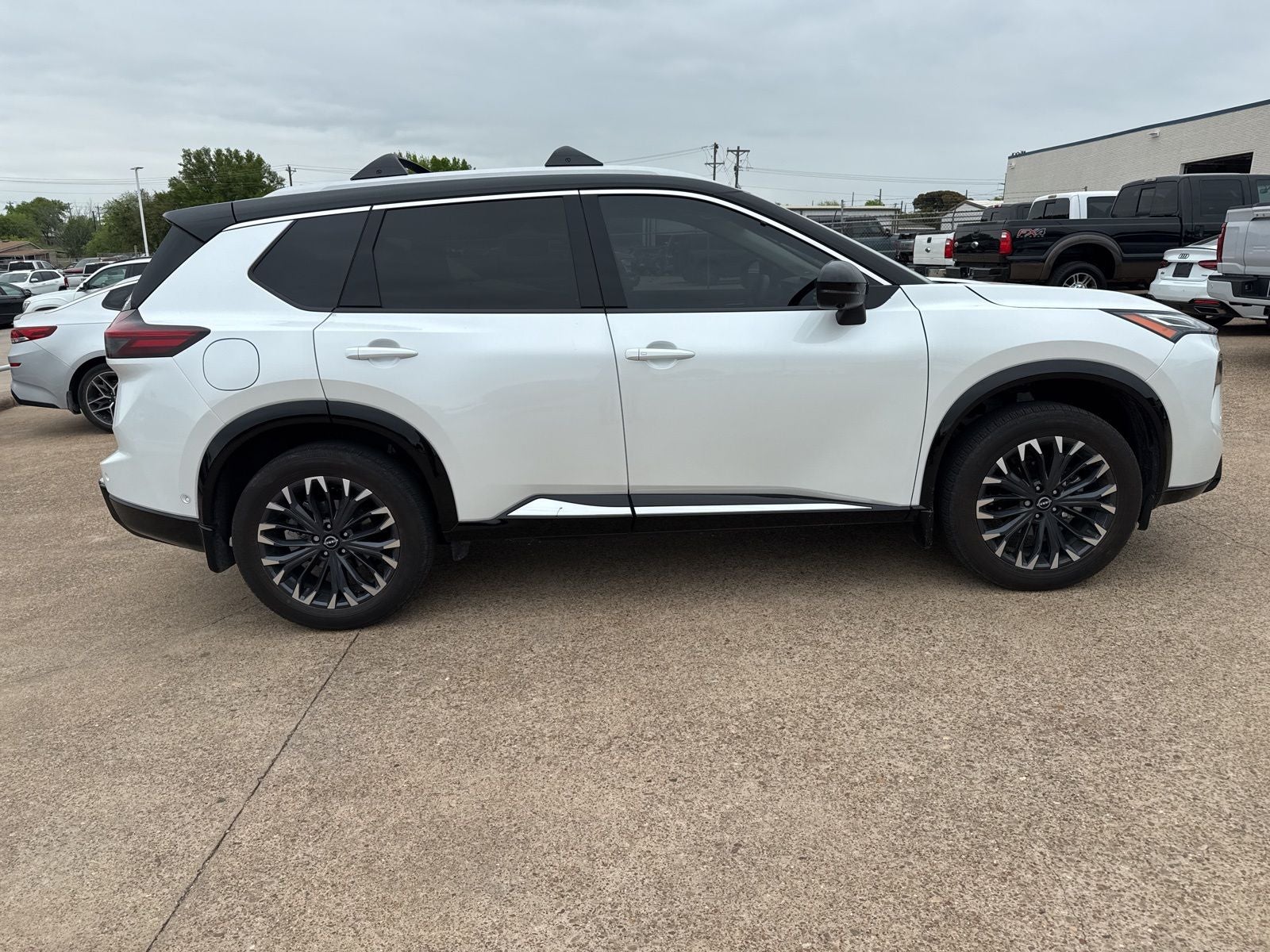 2025 Nissan Rogue Platinum