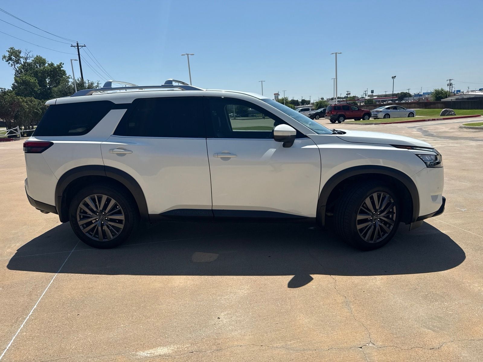 2023 Nissan Pathfinder SL