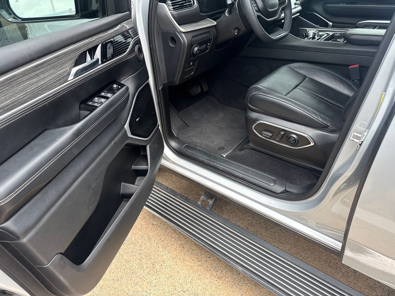 2022 Jeep Wagoneer Series III