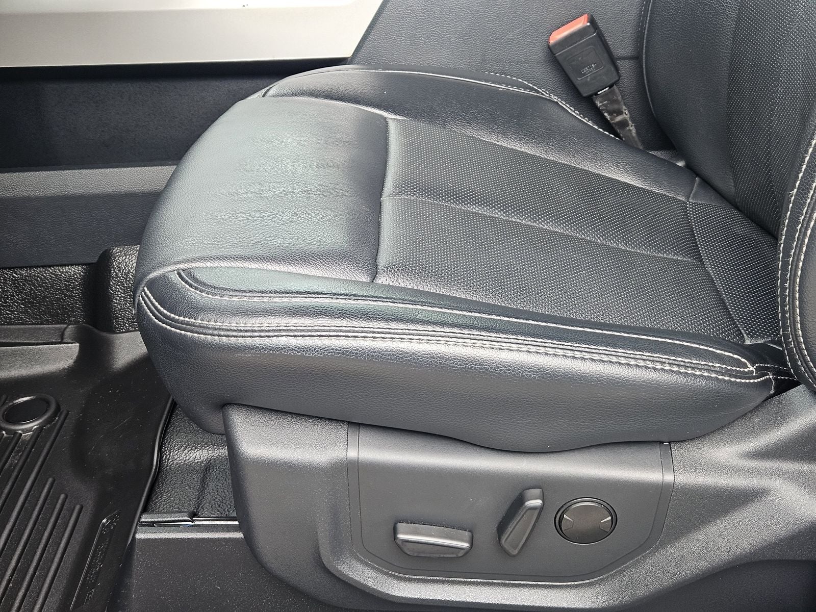 2022 Ford F-350SD Lariat