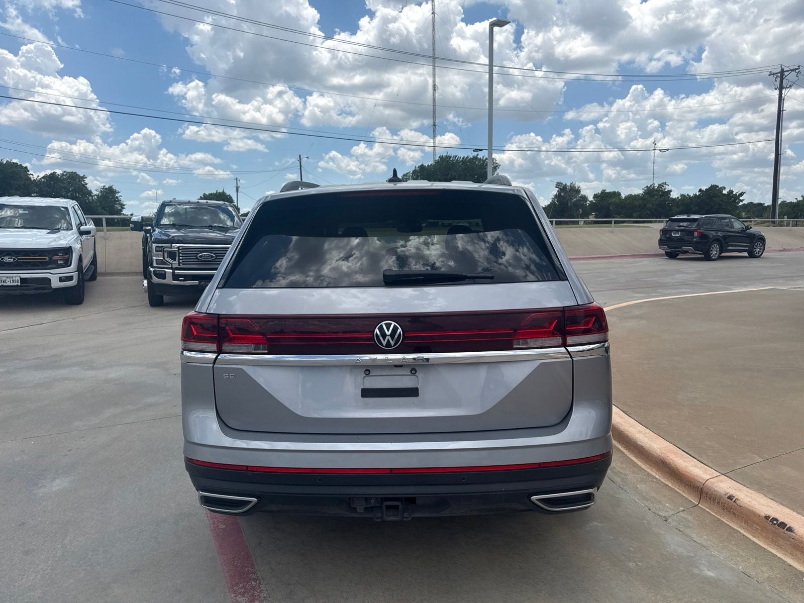 2025 Volkswagen Atlas 2.0T SE w/Technology