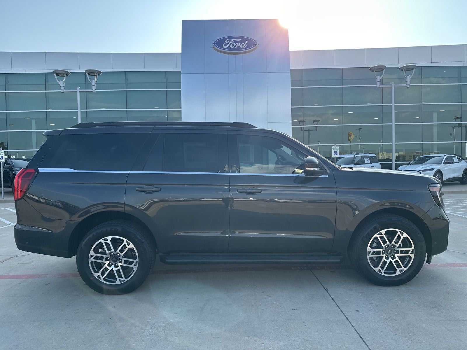 2025 Ford Expedition Active