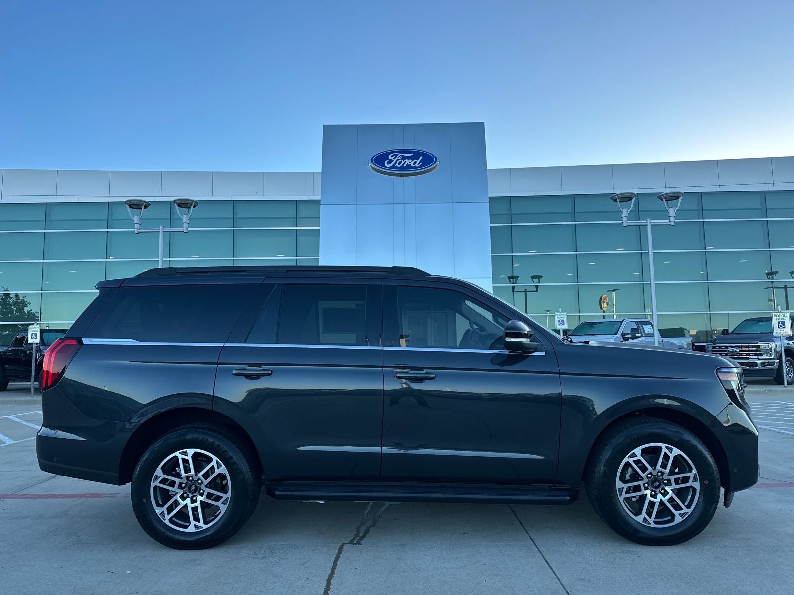 2025 Ford Expedition Active