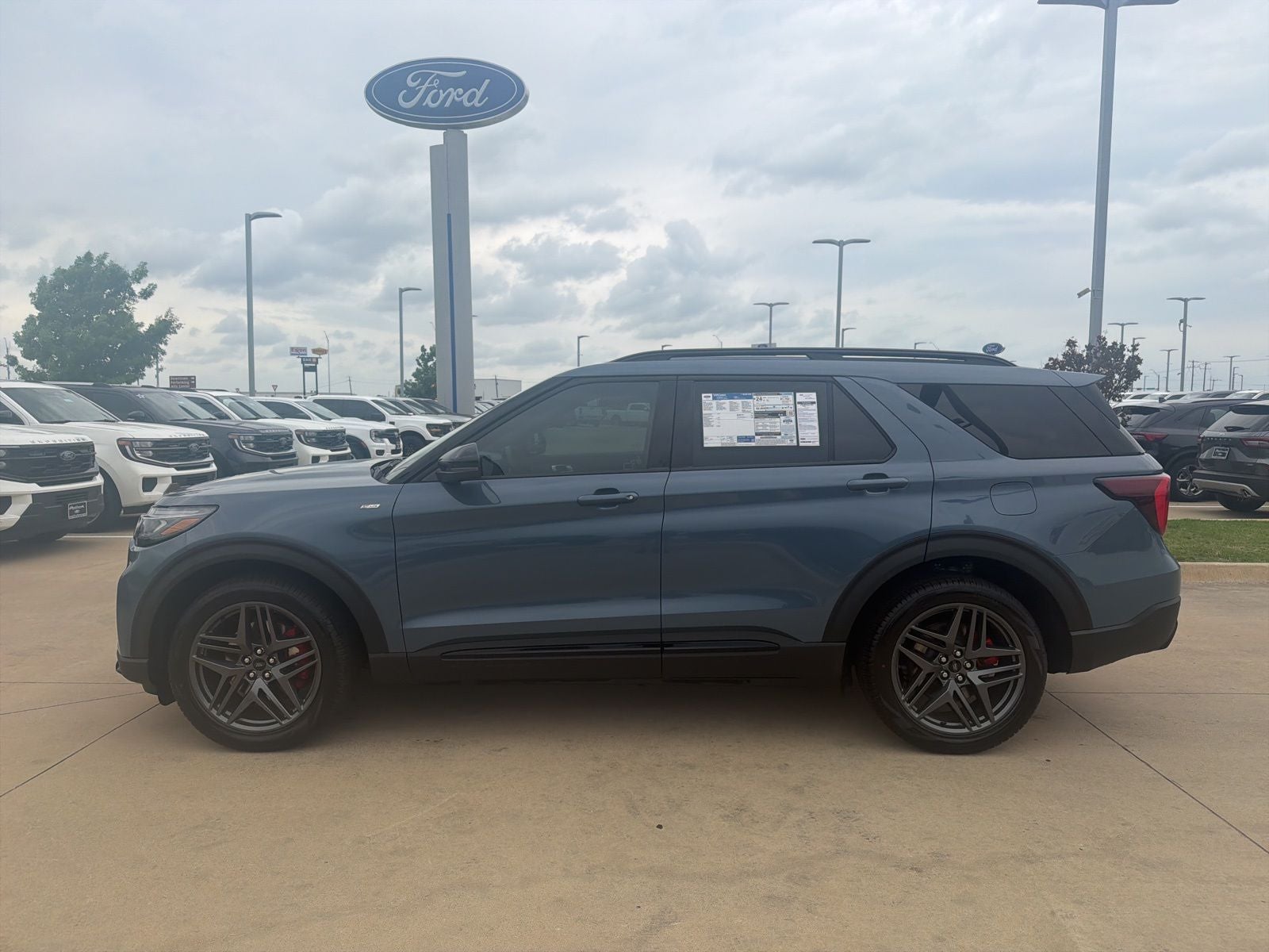2026 Ford Explorer ST-Line