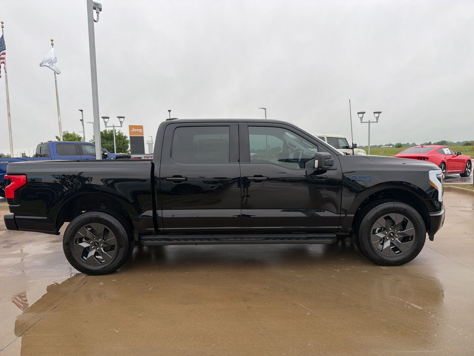 2025 Ford F-150 Lightning Flash