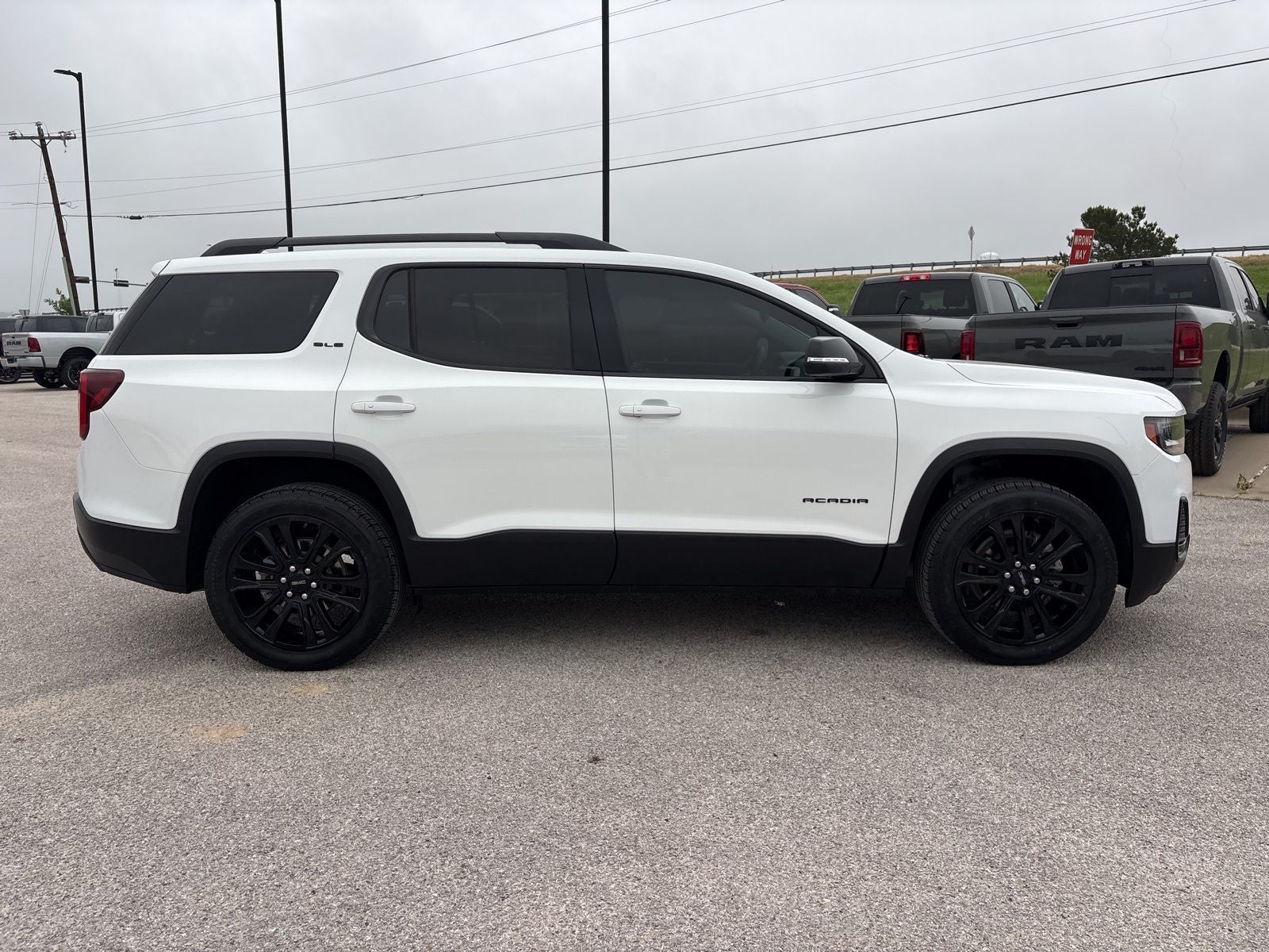 2022 GMC Acadia SLE