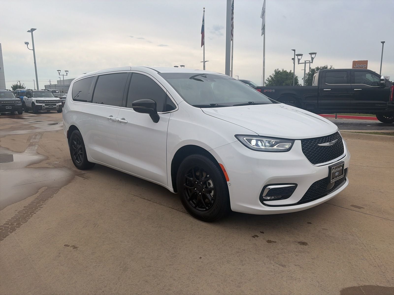 2025 Chrysler Pacifica Select