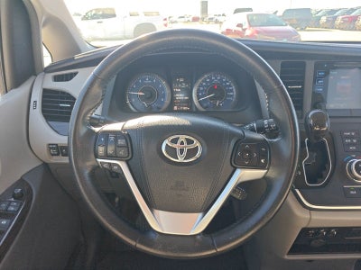 2015 Toyota Sienna XLE 8 Passenger