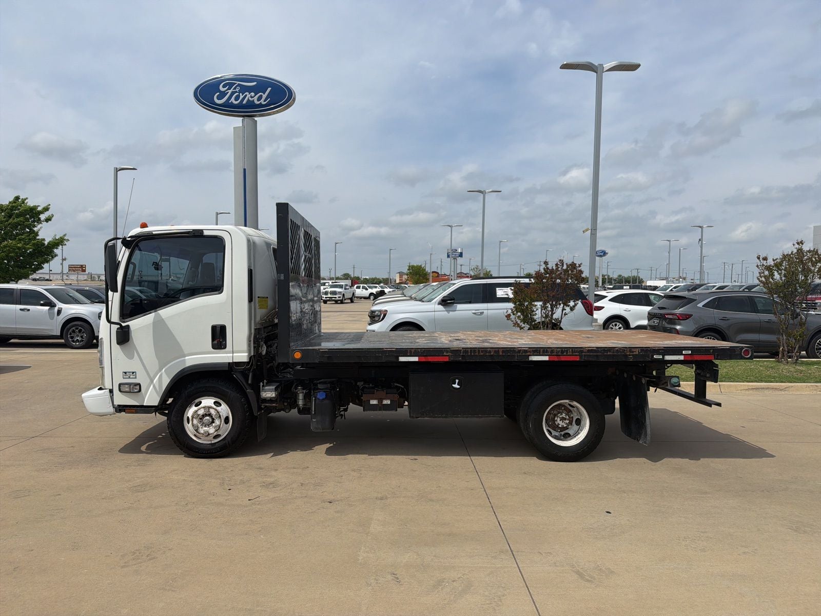 2015 Isuzu NPR Flat Lift