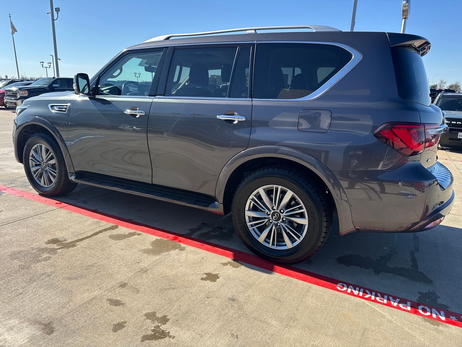 2024 INFINITI QX80 LUXE
