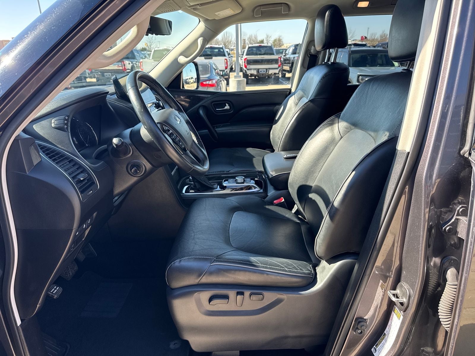 2024 INFINITI QX80 LUXE