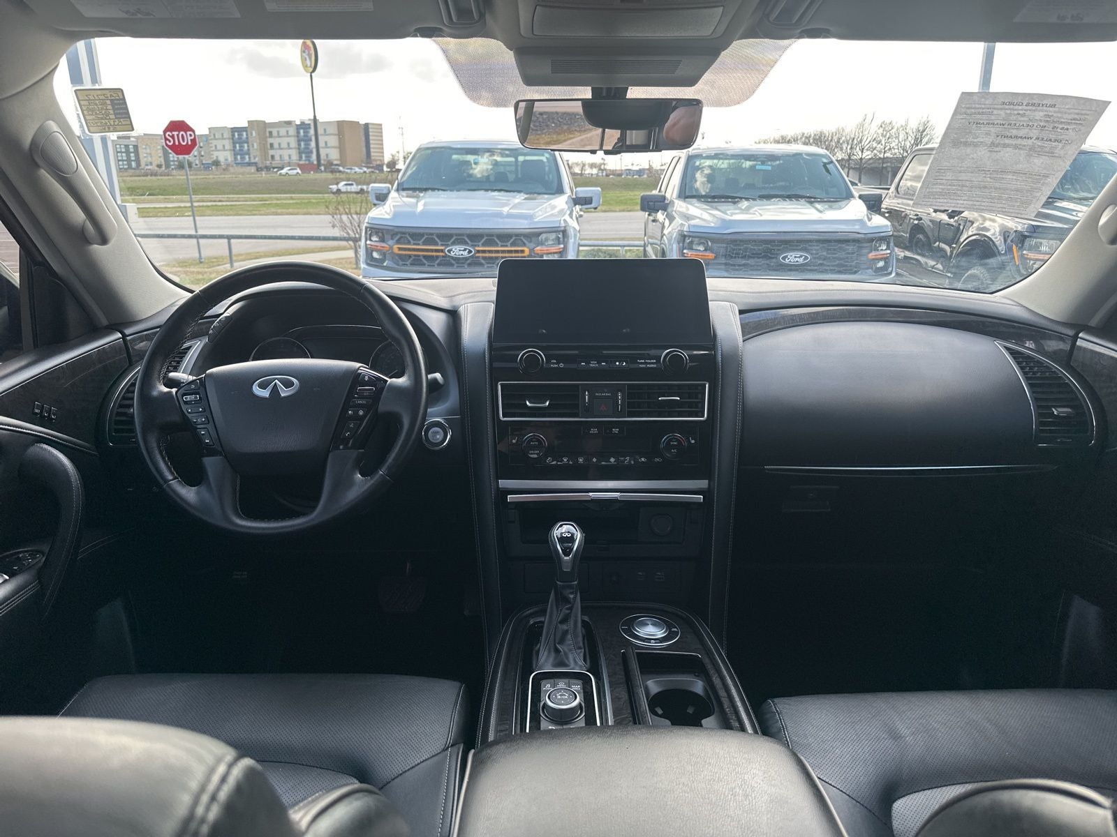 2024 INFINITI QX80 LUXE