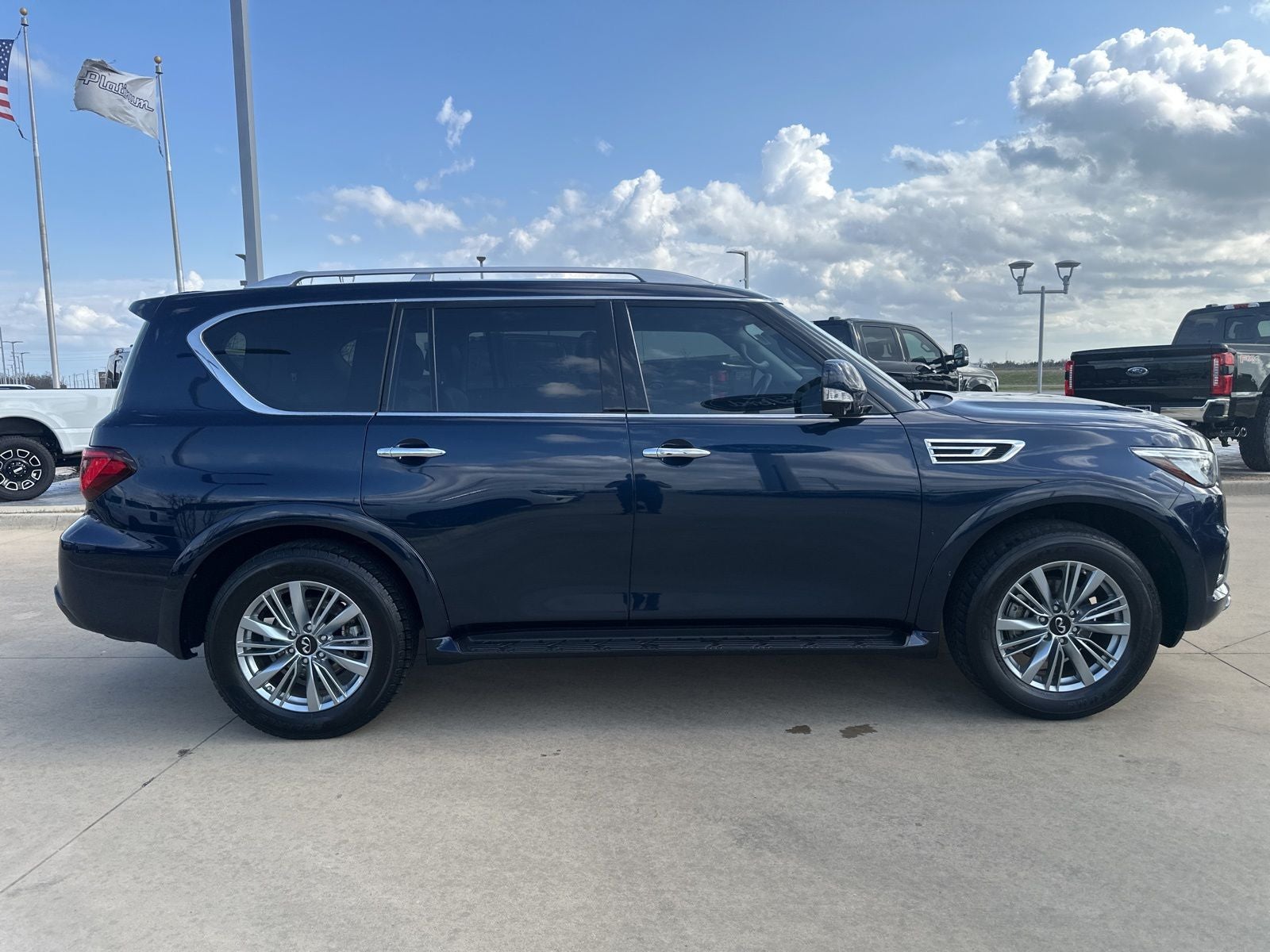 2024 INFINITI QX80 LUXE