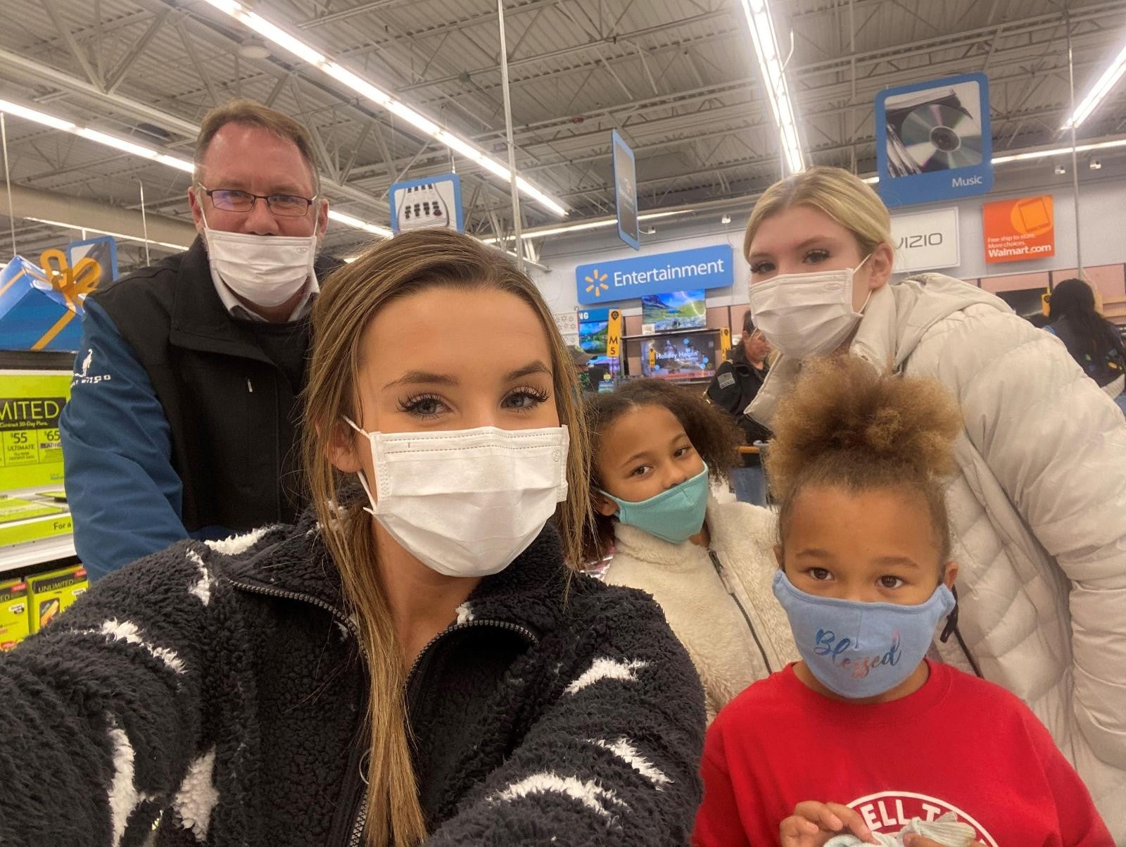 gift of hope group photo Platinum Ford in Terrell TX